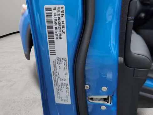 New 2025 Jeep Compass Latitude w/ Sun & Sound Group image 40