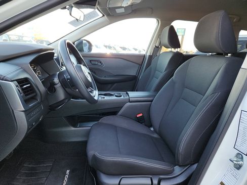 Used 2023 Nissan Rogue S image 13