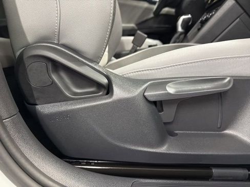 Used 2024 Volkswagen Taos SE image 52