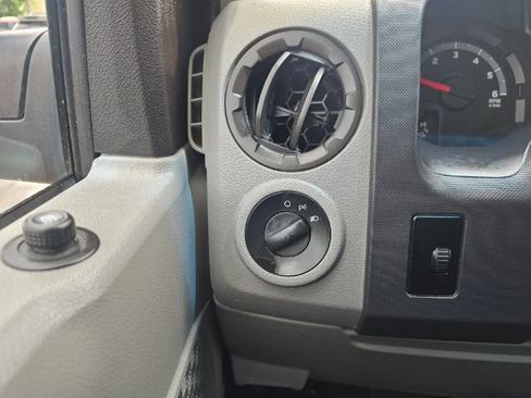 Used 2011 Ford E-350 and Econoline 350 XLT image 14