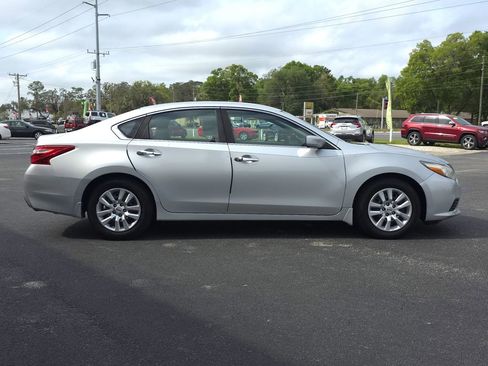 Used 2016 Nissan Altima 2.5 S w/ Power Driver Seat Package image 4