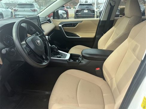 Used 2021 Toyota RAV4 LE image 11
