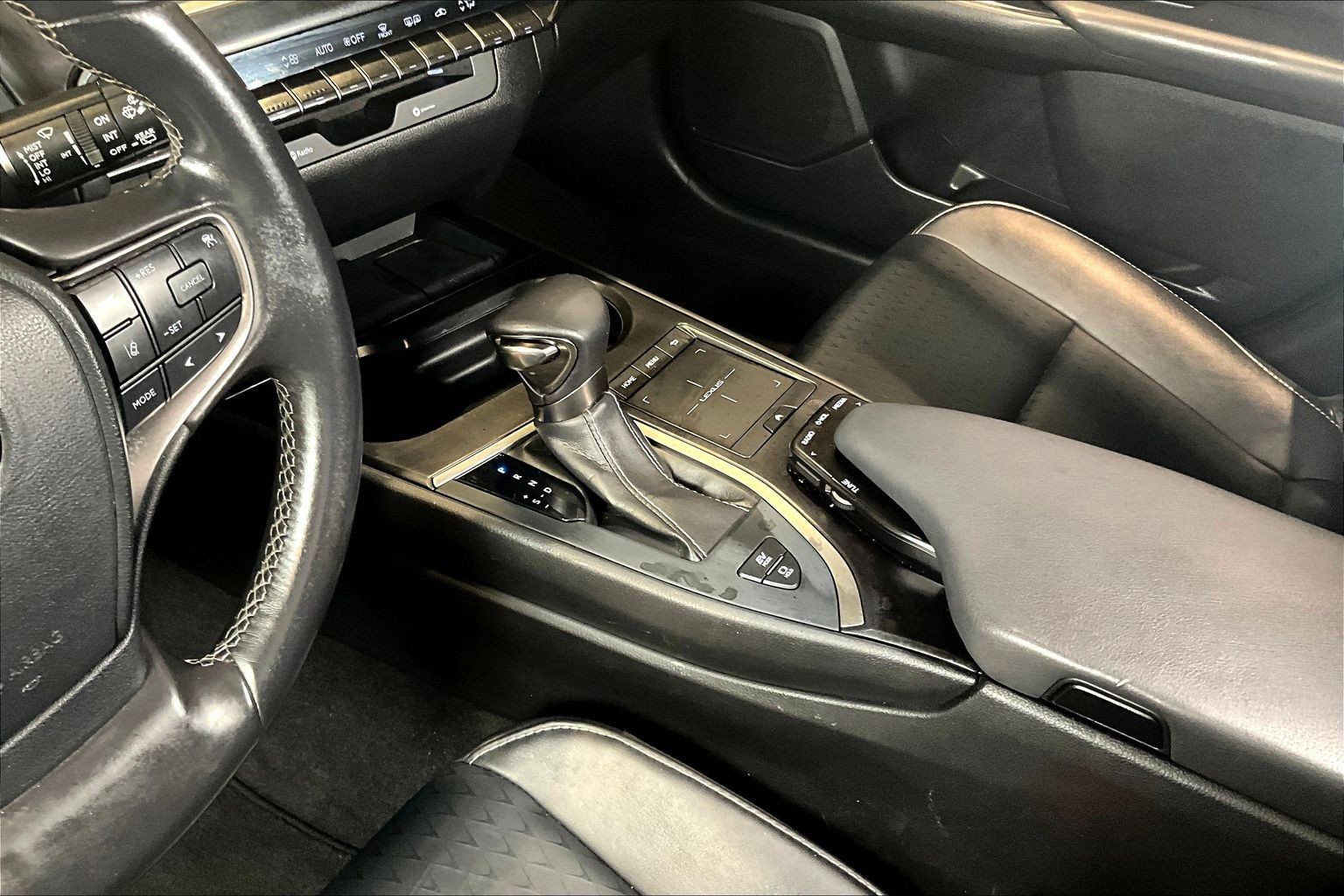 Used 2019 Lexus UX 250h w/ Accessory Package 2 AWD/4WD image 18