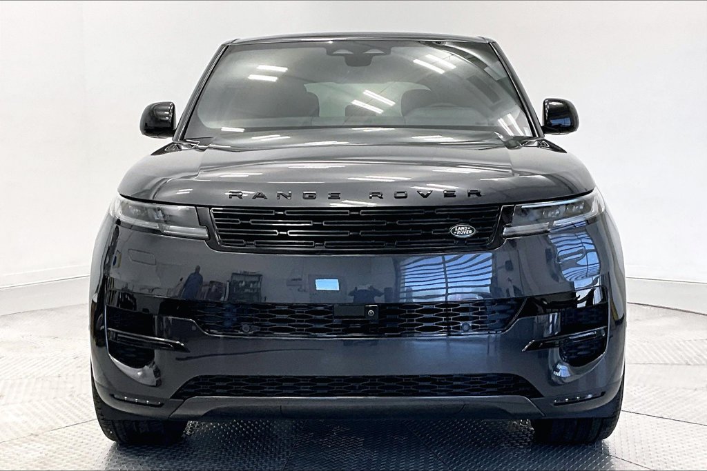 Used 2025 Land Rover Range Rover Sport SE AWD/4WD image 3
