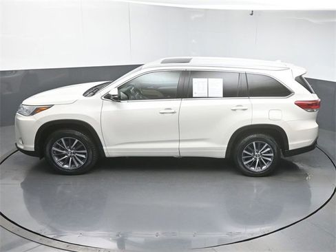 Used 2017 Toyota Highlander XLE image 57