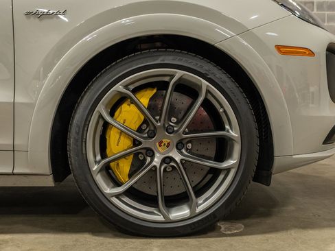 Used 2021 Porsche Cayenne Turbo S image 33