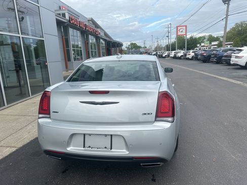 Used 2023 Chrysler 300 Touring L w/ Comfort Group AWD/4WD image 8