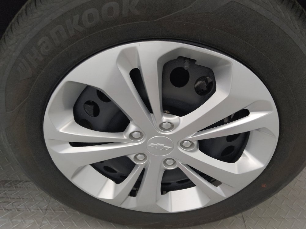Used 2025 Chevrolet Trax LS FWD image 31