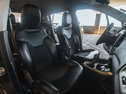 Used 2019 Jeep Compass Latitude image 13