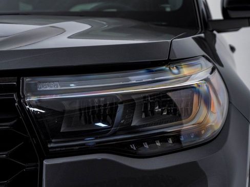 Used 2025 Ford Explorer ST image 7