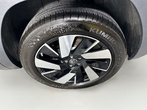 Used 2025 Volkswagen Atlas Cross Sport SE image 11