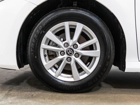 Used 2025 Toyota Camry LE AWD/4WD image 9