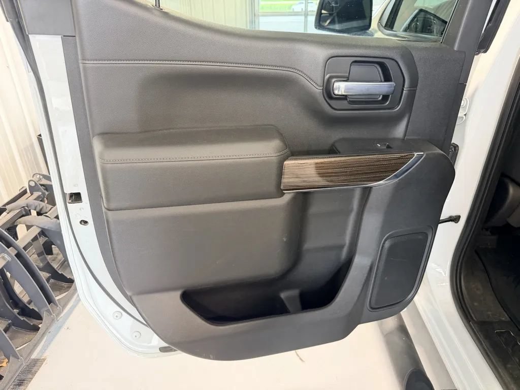 Used 2021 Chevrolet Silverado 1500 LT Trail Boss w/ LPO, Dark Essentials Package AWD/4WD image 17