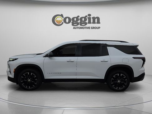 Used 2025 Chevrolet Traverse LT w/ Sun and Wheel Package FWD image 2