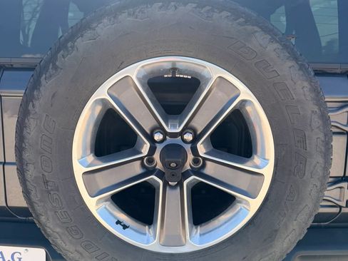 Used 2018 Jeep Wrangler Unlimited Sahara AWD/4WD image 5