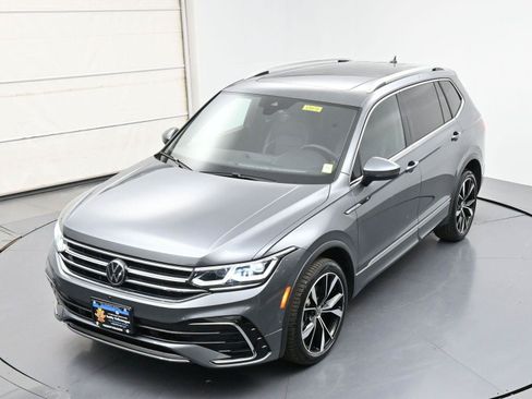 Certified 2024 Volkswagen Tiguan SEL R-Line AWD/4WD image 38