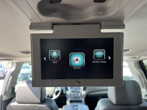 Used 2019 Chevrolet Suburban Premier RWD image 28