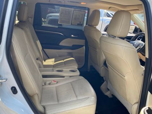 Used 2016 Toyota Highlander Limited Platinum FWD image 18
