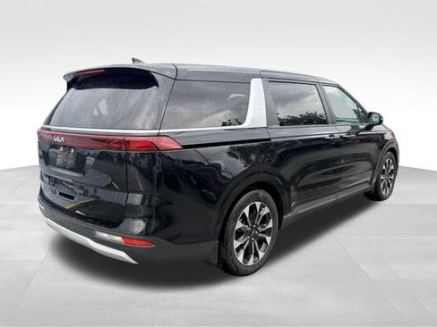 Used 2024 Kia Carnival EX FWD image 5