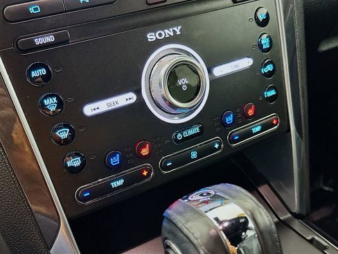 Used 2019 Ford Explorer Limited w/ Ford Safe & Smart Package AWD/4WD image 22