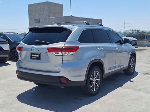 Used 2019 Toyota Highlander XLE w/ Carpet Mat Package (TMS) FWD image 5
