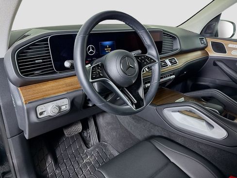 Used 2024 Mercedes-Benz GLE 350 4MATIC w/ Driver Assistance Package image 9