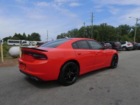 Used 2018 Dodge Charger SXT w/ Blacktop Package RWD image 5