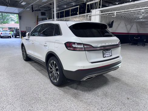 Used 2022 Lincoln Nautilus Reserve AWD/4WD image 5