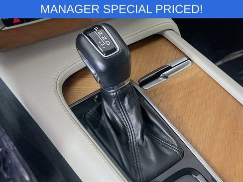 Used 2021 Volvo XC90 T6 Momentum image 24