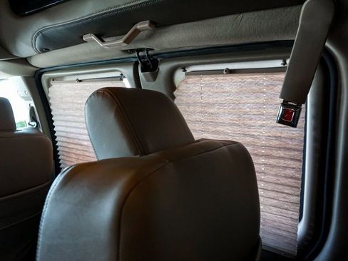 Used 2017 Chevrolet Express 2500 RWD image 71