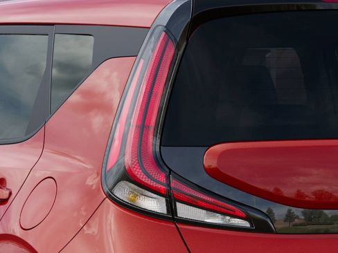 Used 2025 Kia Soul LX w/ LX Technology Package FWD image 11