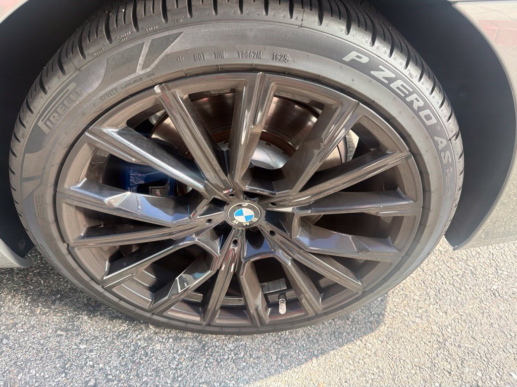 Used 2021 BMW 740i w/ M Sport Package RWD image 14