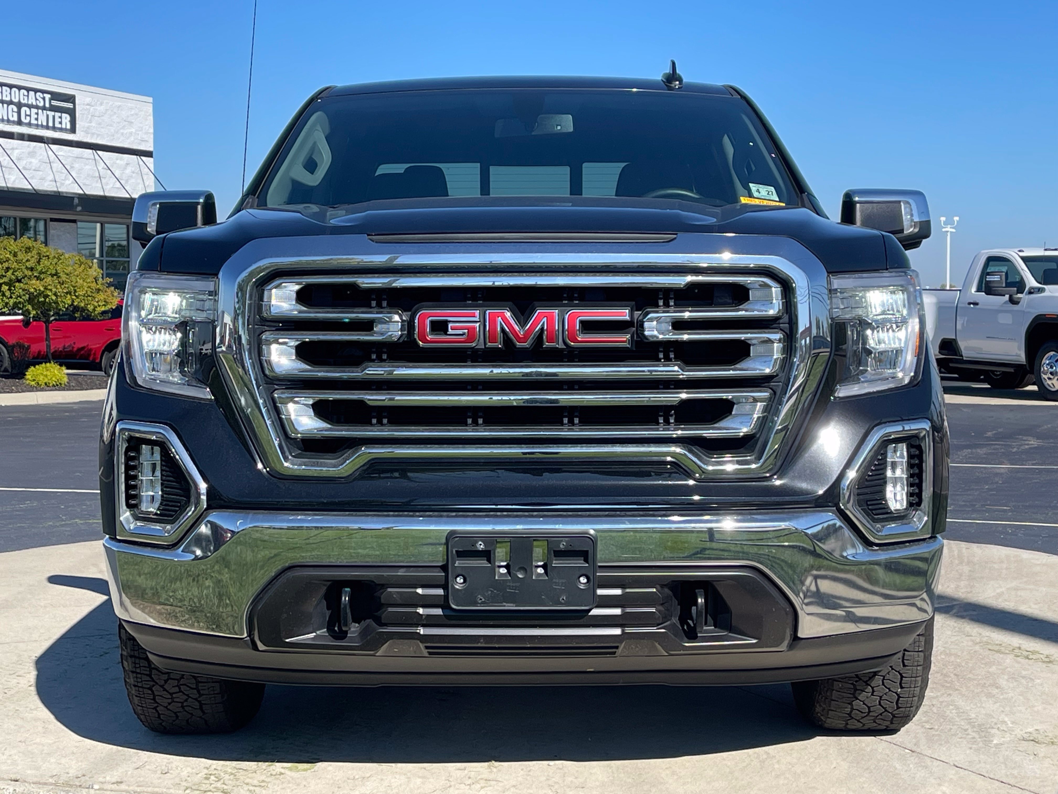 Used 2022 GMC Sierra 1500 SLT w/ SLT Premium Package AWD/4WD image 2