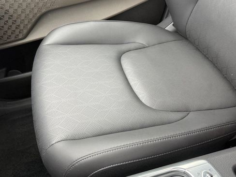Used 2025 Kia Carnival SX FWD image 18