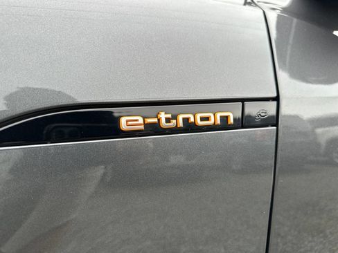 Used 2022 Audi e-tron S Prestige AWD/4WD image 5