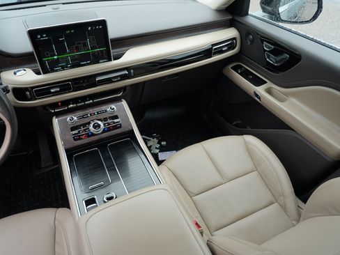 Used 2023 Lincoln Aviator Reserve w/ Elements Package Plus AWD/4WD image 27