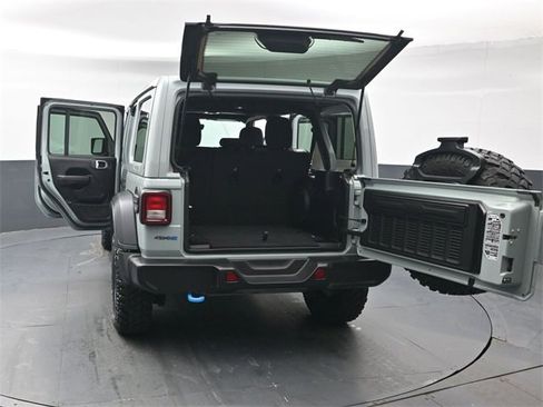 Used 2023 Jeep Wrangler Unlimited w/ Sun & Screen Package image 47