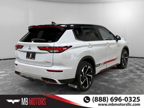 Used 2023 Mitsubishi Outlander 4WD Plug-In Hybrid image 3