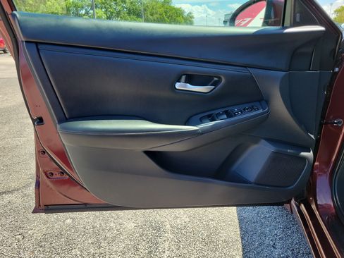 Used 2025 Nissan Sentra SV FWD image 15