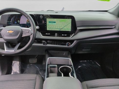 Used 2025 Chevrolet Equinox LT FWD image 16