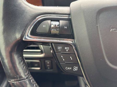 Used 2018 Lincoln Navigator Reserve w/ Technology Package AWD/4WD image 7