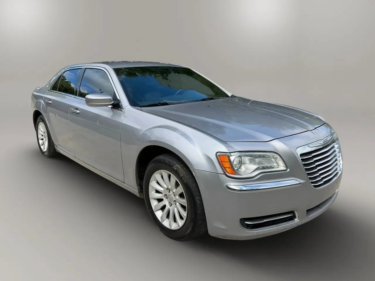 Used 2014 Chrysler 300 RWD image 7