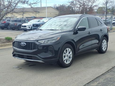 Certified 2023 Ford Escape Active w/ Tech Pack #2 image 3