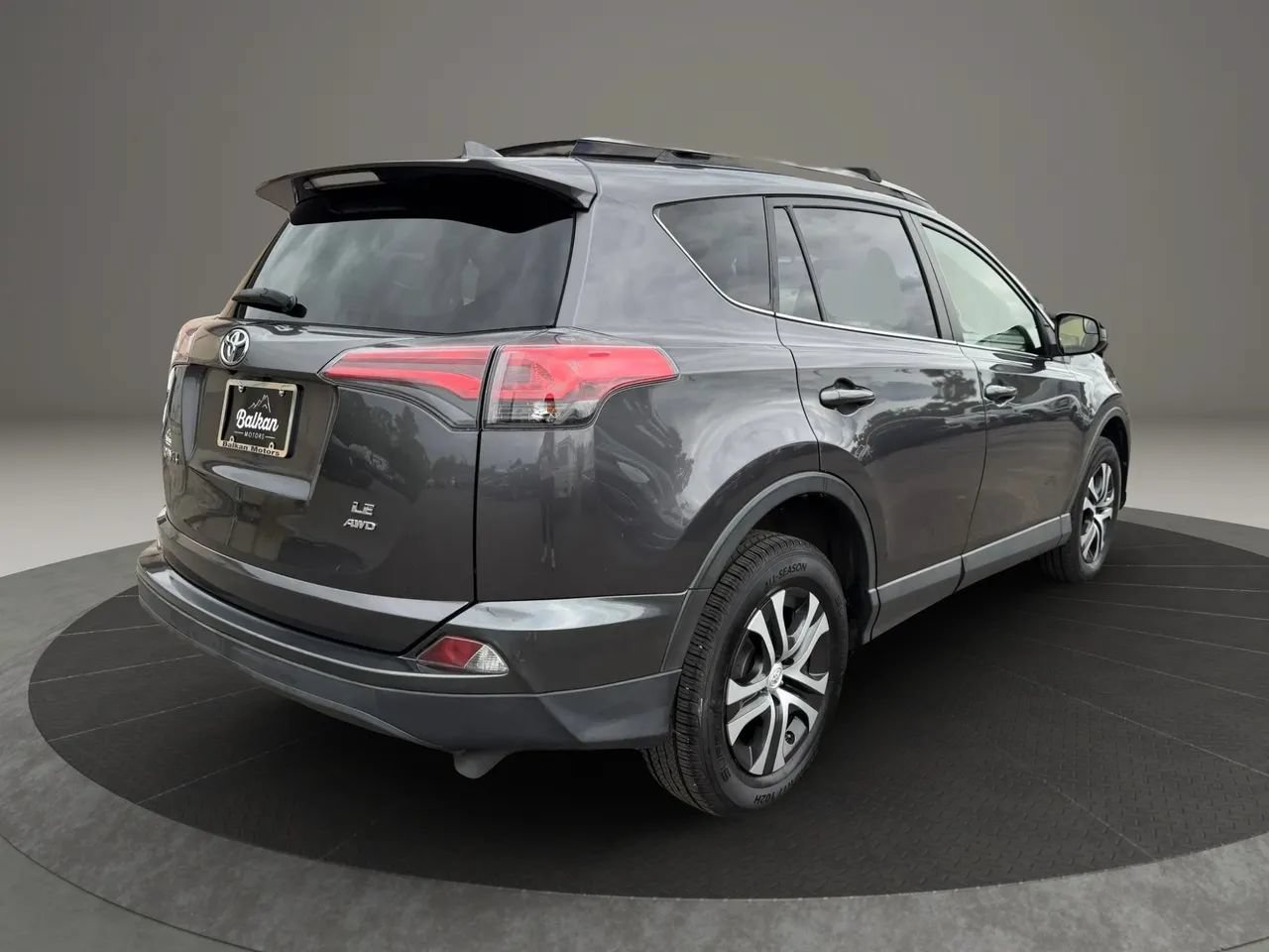 Used 2018 Toyota RAV4 LE w/ Carpet Mat Package AWD/4WD image 4