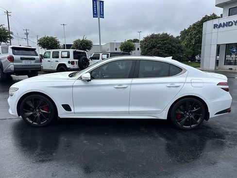 Used 2022 Genesis G70 3.3T RWD image 2