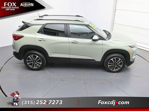 Used 2025 Chevrolet TrailBlazer LT w/ LT Cold Weather Package AWD/4WD image 33