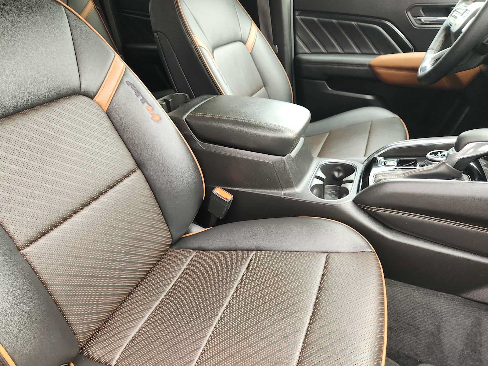 Certified 2023 GMC Canyon AT4 w/ AT4 Premium Package AWD/4WD image 15