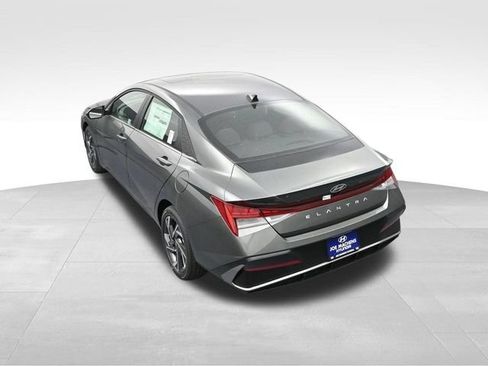 Used 2025 Hyundai Elantra SEL FWD image 27