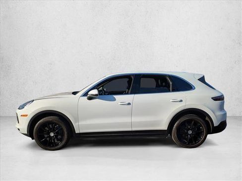 Used 2023 Porsche Cayenne Platinum Edition image 2