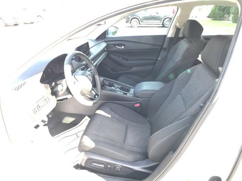 Certified 2025 Honda Accord SE image 4